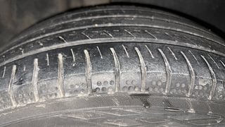 Used 2017 Volkswagen Ameo [2016-2017] Highline 1.5L AT (D) Diesel Automatic tyres RIGHT REAR TYRE TREAD VIEW