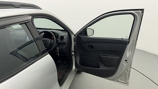 Used 2016 Renault Kwid [2015-2019] RXT Petrol Manual interior RIGHT FRONT DOOR OPEN VIEW