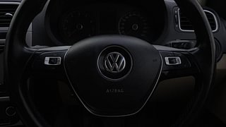 Used 2017 Volkswagen Ameo [2016-2020] Highline1.2L (P) Petrol Manual top_features Airbags