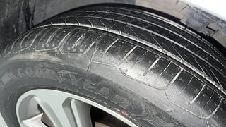 Used 2017 Hyundai Verna [2017-2020] 1.6 VTVT SX Petrol Manual tyres LEFT FRONT TYRE TREAD VIEW