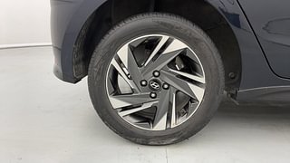 Used 2021 Hyundai New i20 Asta 1.0 Turbo DCT Petrol Automatic tyres RIGHT REAR TYRE RIM VIEW