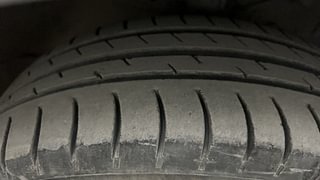 Used 2014 Maruti Suzuki Swift [2011-2017] ZXi Petrol Manual tyres RIGHT FRONT TYRE TREAD VIEW