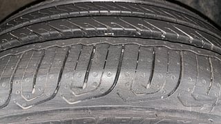 Used 2017 Volkswagen Ameo [2016-2020] Highline1.2L (P) Petrol Manual tyres RIGHT FRONT TYRE TREAD VIEW