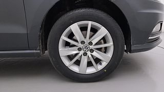 Used 2017 Volkswagen Ameo [2016-2020] Highline1.2L (P) Petrol Manual tyres RIGHT FRONT TYRE RIM VIEW
