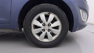 Used 2013 Hyundai i20 [2012-2014] Sportz 1.2 Petrol Manual tyres RIGHT FRONT TYRE RIM VIEW