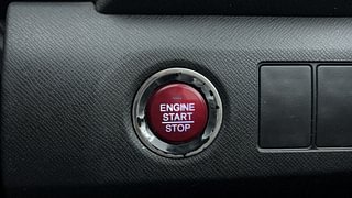 Used 2017 Honda BR-V [2016-2020] V CVT Petrol Petrol Automatic top_features Keyless start