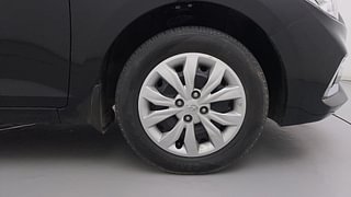 Used 2018 Hyundai Verna [2017-2020] 1.4 VTVT EX Petrol Manual tyres RIGHT FRONT TYRE RIM VIEW