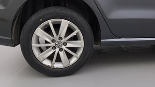 Used 2017 Volkswagen Ameo [2016-2020] Highline1.2L (P) Petrol Manual tyres RIGHT REAR TYRE RIM VIEW