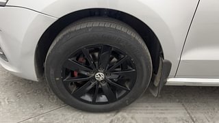 Used 2016 Volkswagen Polo [2015-2019] Highline1.2L (P) Petrol Manual tyres LEFT FRONT TYRE RIM VIEW