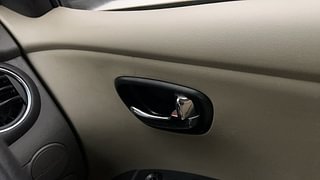 Used 2011 Hyundai i10 [2010-2016] Magna 1.2 Petrol Petrol Manual top_features Central locking