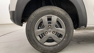 Used 2019 Renault Kwid [2015-2019] 1.0 RXT AMT Petrol Automatic tyres RIGHT REAR TYRE RIM VIEW