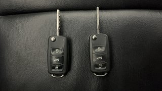Used 2016 Volkswagen Polo [2015-2019] Highline1.2L (P) Petrol Manual extra CAR KEY VIEW