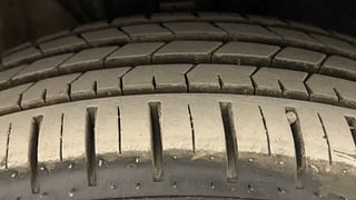 Used 2016 Volkswagen Polo Comfortline 1.2L (P) Petrol Manual tyres RIGHT FRONT TYRE TREAD VIEW