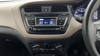 Used 2015 Hyundai Elite i20 [2014-2018] Magna 1.2 Petrol Manual top_features Integrated (in-dash) music system