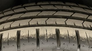 Used 2016 Volkswagen Polo Comfortline 1.2L (P) Petrol Manual tyres RIGHT REAR TYRE TREAD VIEW