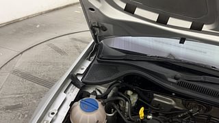 Used 2016 Volkswagen Polo [2015-2019] Highline1.2L (P) Petrol Manual engine ENGINE RIGHT SIDE HINGE & APRON VIEW