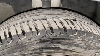 Used 2019 Renault Kwid [2015-2019] 1.0 RXT AMT Petrol Automatic tyres RIGHT FRONT TYRE TREAD VIEW