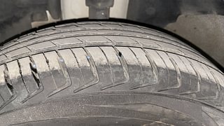 Used 2019 Renault Kwid [2015-2019] 1.0 RXT AMT Petrol Automatic tyres LEFT FRONT TYRE TREAD VIEW