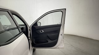 Used 2019 Renault Kwid [2015-2019] 1.0 RXT AMT Petrol Automatic interior RIGHT FRONT DOOR OPEN VIEW