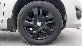 Used 2013 Maruti Suzuki Swift Dzire ZDI Diesel Manual tyres RIGHT FRONT TYRE RIM VIEW