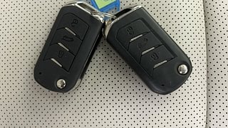 Used 2022 Mahindra XUV700 AX 7 Petrol AT Luxury Pack 7 STR Petrol Automatic extra CAR KEY VIEW