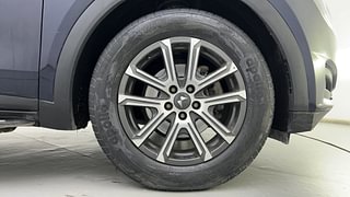 Used 2022 Mahindra XUV700 AX 7 Petrol AT Luxury Pack 7 STR Petrol Automatic tyres RIGHT FRONT TYRE RIM VIEW