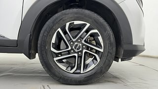 Used 2022 Kia Carens Prestige Plus 1.4 Petrol MT 7 STR Petrol Manual tyres RIGHT FRONT TYRE RIM VIEW