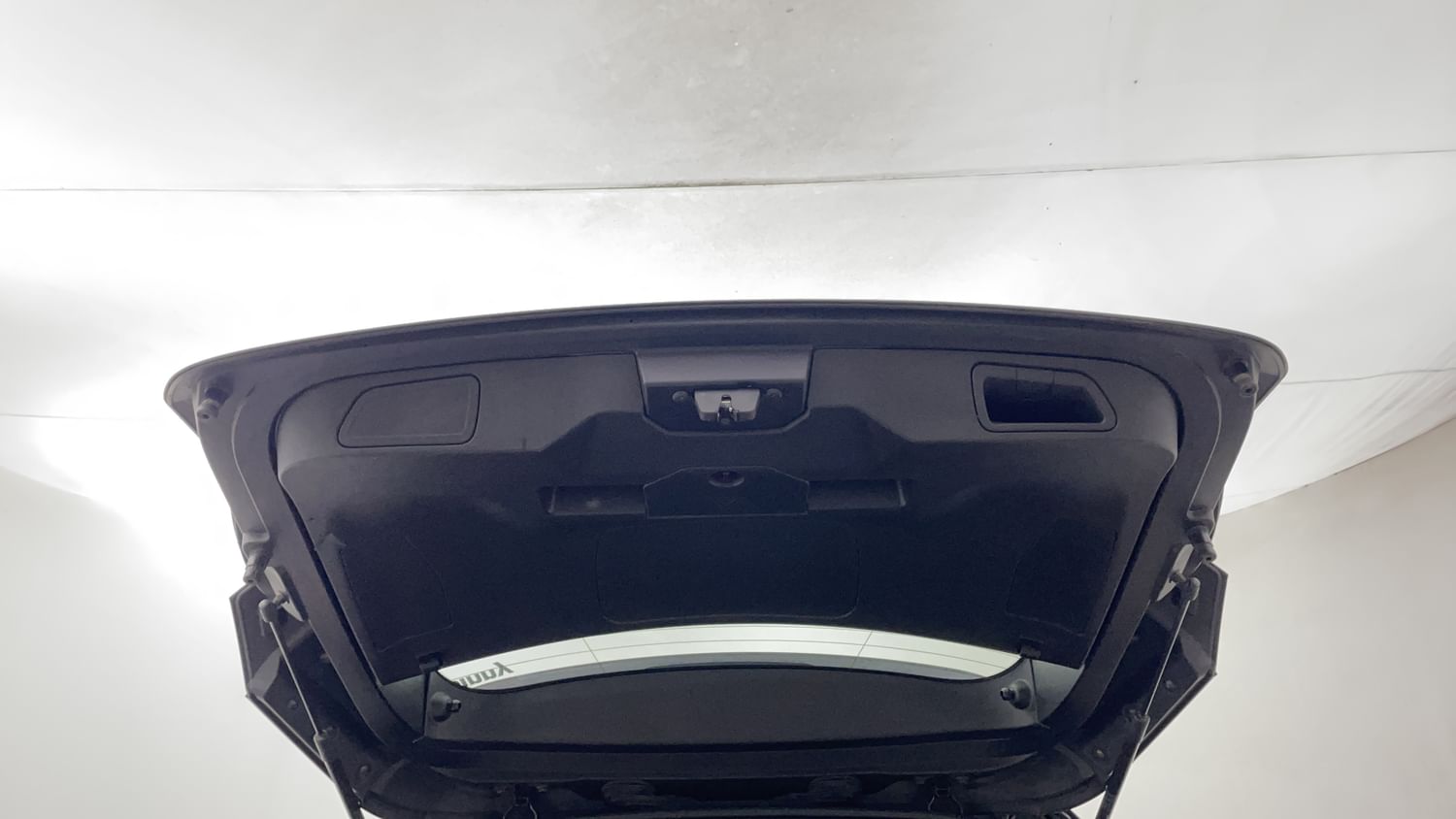 New Citroen C5 Aircross interior DICKY DOOR OPEN VIEW