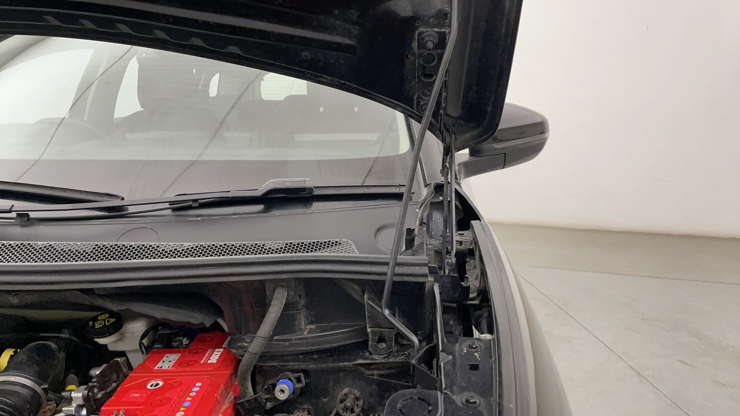 New Citroen C5 Aircross engine ENGINE LEFT SIDE HINGE & APRON VIEW