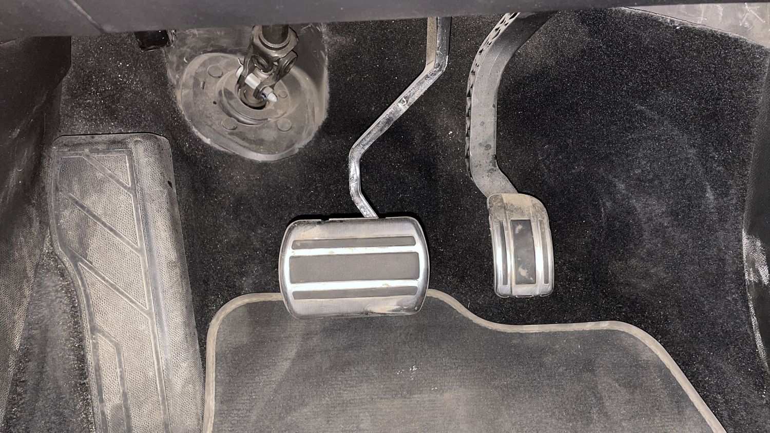 New Citroen C5 Aircross interior PEDALS VIEW