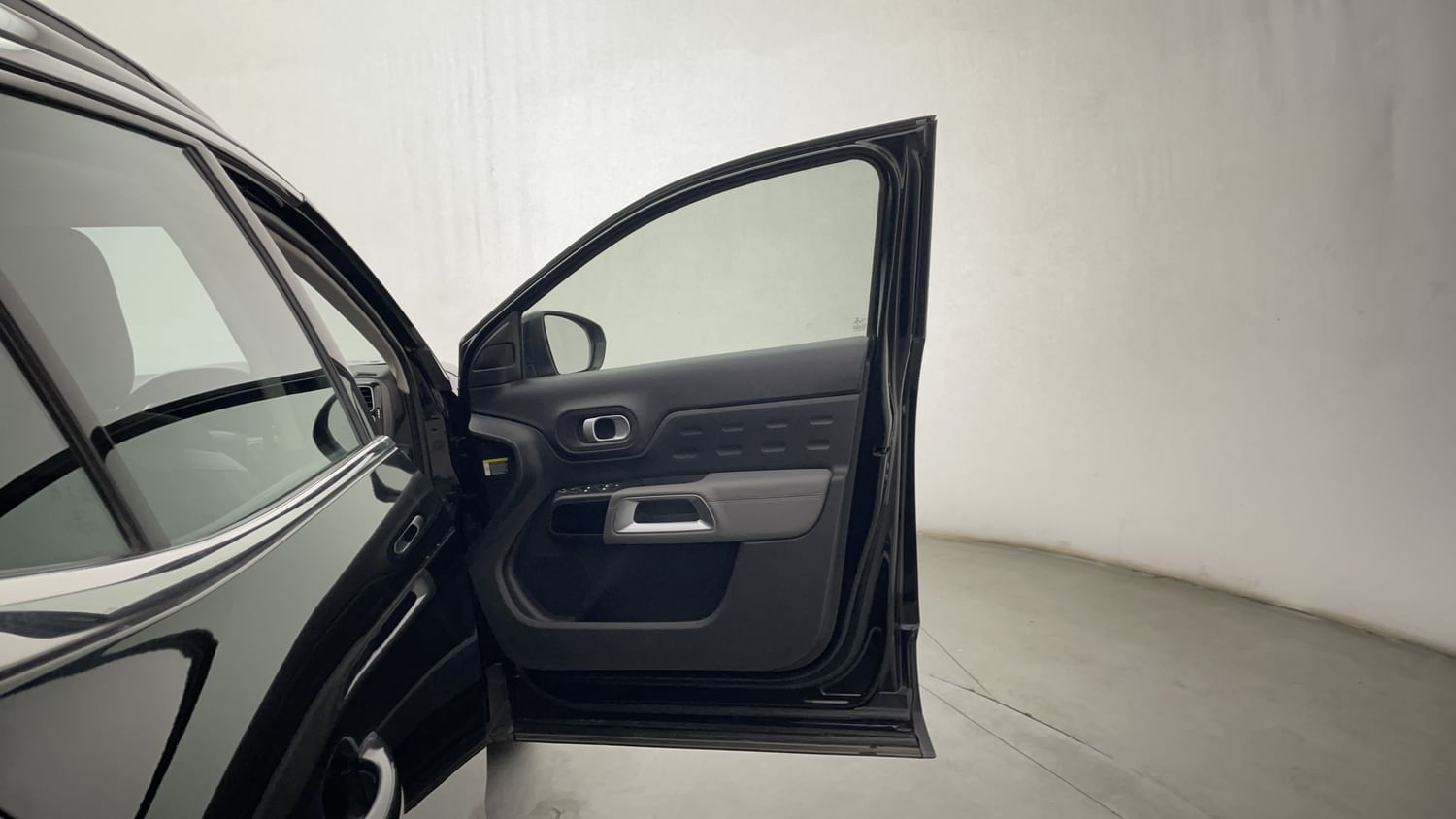 New Citroen C5 Aircross interior RIGHT FRONT DOOR OPEN VIEW