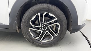Used 2022 Kia Carens Prestige Plus 1.4 Petrol MT 7 STR Petrol Manual tyres RIGHT FRONT TYRE RIM VIEW