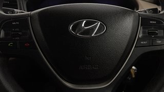 Used 2015 Hyundai Elite i20 Sportz 1.2 Petrol Manual top_features Airbags