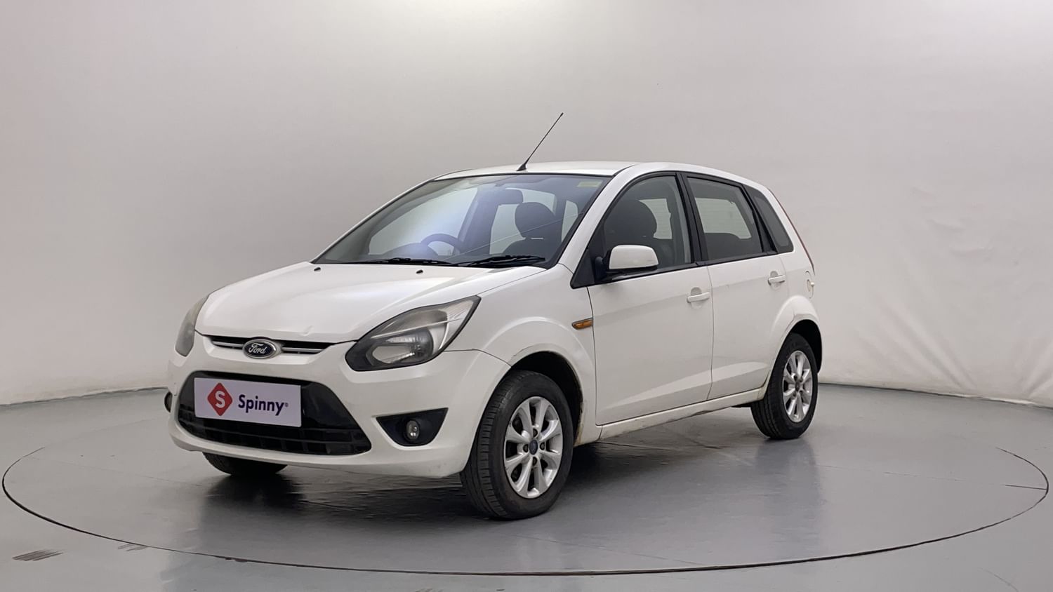 LEFT FRONT CORNER VIEW