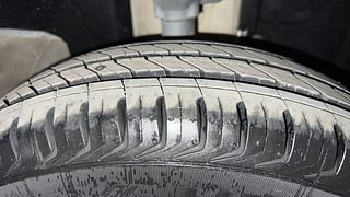 Used 2018 Renault Kwid [2017-2019] RXT 1.0 SCE Special (O) Petrol Manual tyres RIGHT FRONT TYRE TREAD VIEW