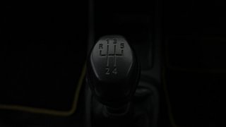 Used 2018 Renault Kwid [2017-2019] RXT 1.0 SCE Special (O) Petrol Manual interior GEAR  KNOB VIEW