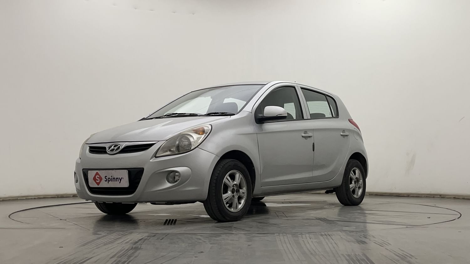 LEFT FRONT CORNER VIEW