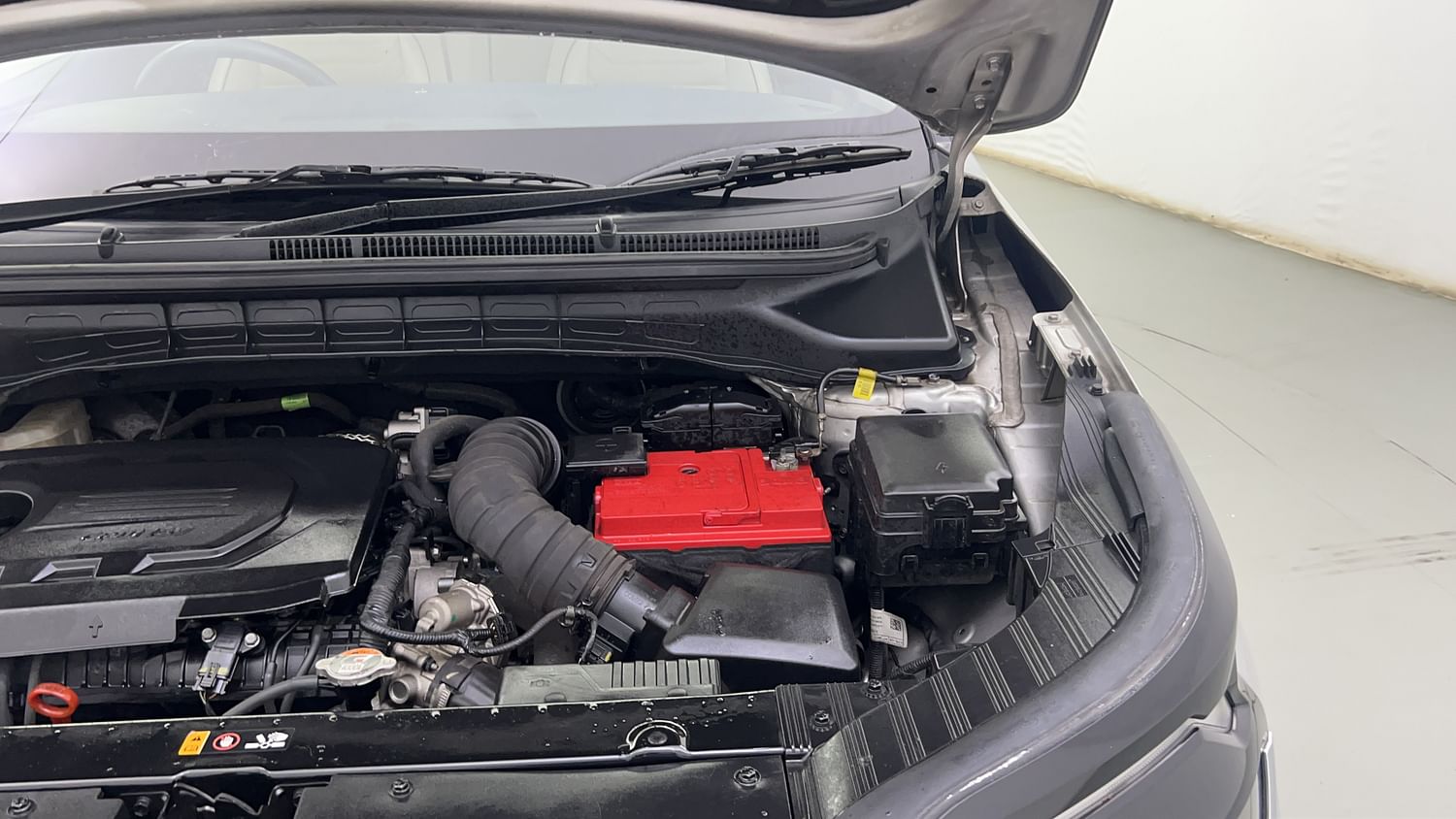 New Kia Carens engine ENGINE LEFT SIDE HINGE & APRON VIEW