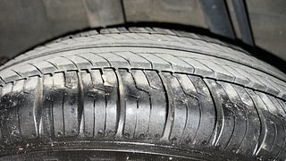 Used 2018 Renault Kwid [2017-2019] RXT 1.0 SCE Special (O) Petrol Manual tyres RIGHT REAR TYRE TREAD VIEW
