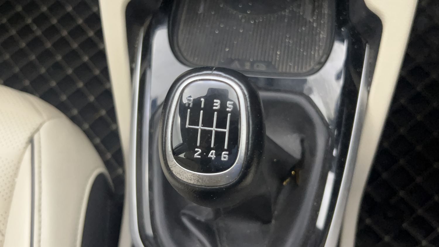New Kia Carens interior GEAR  KNOB VIEW