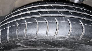 Used 2013 Maruti Suzuki Wagon R 1.0 [2013-2019] LXi CNG Petrol+cng Manual tyres RIGHT FRONT TYRE TREAD VIEW