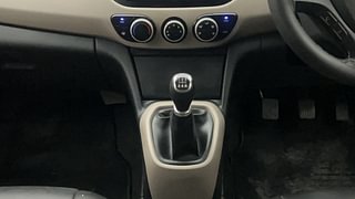 Used 2017 Hyundai Xcent SX 1.2 Petrol Manual interior GEAR  KNOB VIEW