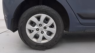 Used 2015 Hyundai Elite i20 Sportz 1.2 Petrol Manual tyres RIGHT REAR TYRE RIM VIEW