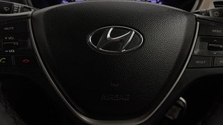 Used 2015 Hyundai Elite i20 Sportz 1.2 Petrol Manual top_features Airbags