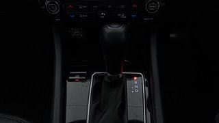 Used 2022 Jeep Compass Model S (O) 1.4 Petrol DCT Petrol Automatic interior GEAR  KNOB VIEW