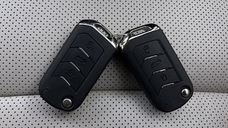 Used 2022 Mahindra XUV700 AX 7 Diesel MT 7 STR Diesel Manual extra CAR KEY VIEW