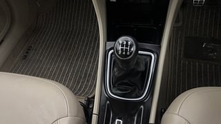 Used 2017 Maruti Suzuki Ciaz Alpha 1.4 MT Petrol Manual interior GEAR  KNOB VIEW
