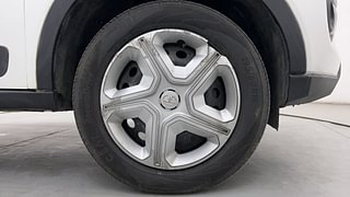 Used 2022 Tata Nexon XMA Plus (S) Petrol Automatic tyres RIGHT FRONT TYRE RIM VIEW