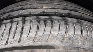 Used 2022 Mahindra XUV700 AX 7 Diesel MT 7 STR Diesel Manual tyres RIGHT FRONT TYRE TREAD VIEW