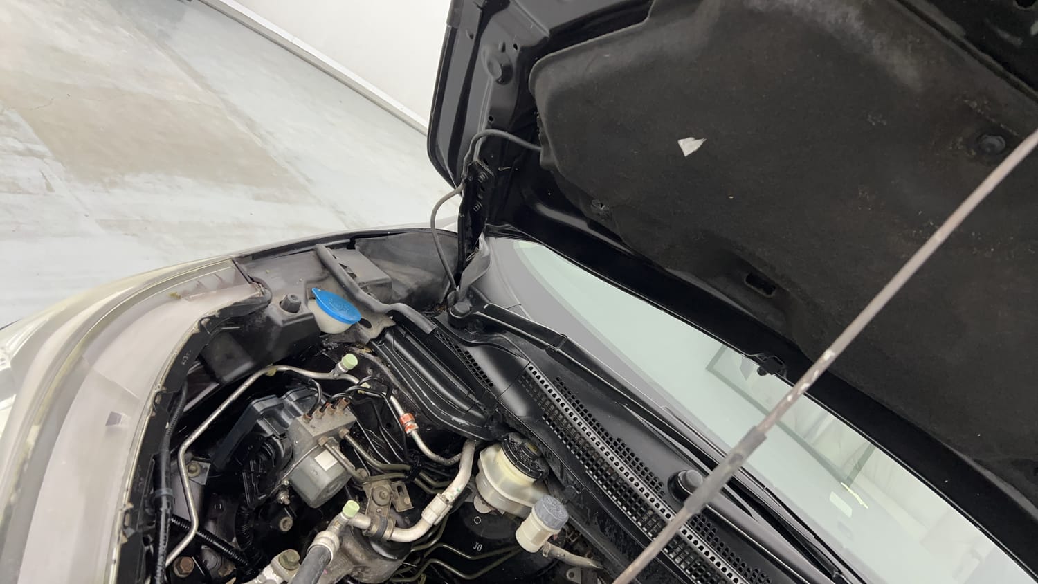 New Honda CR-V engine ENGINE RIGHT SIDE HINGE & APRON VIEW